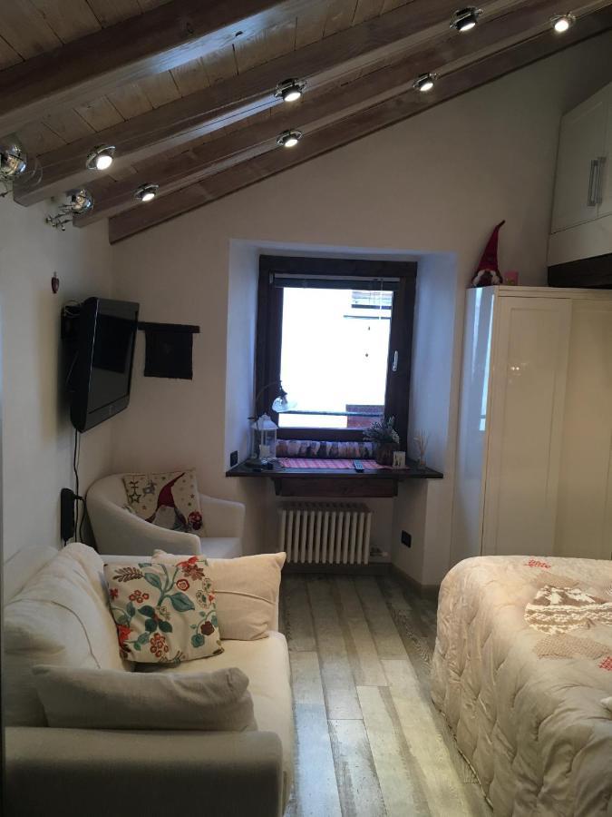 Appartamento In Casa D'Epoca Aosta Bagian luar foto