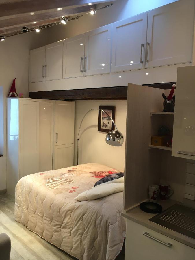 Appartamento In Casa D'Epoca Aosta Bagian luar foto