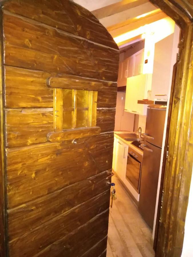 Appartamento In Casa D'Epoca Aosta Bagian luar foto